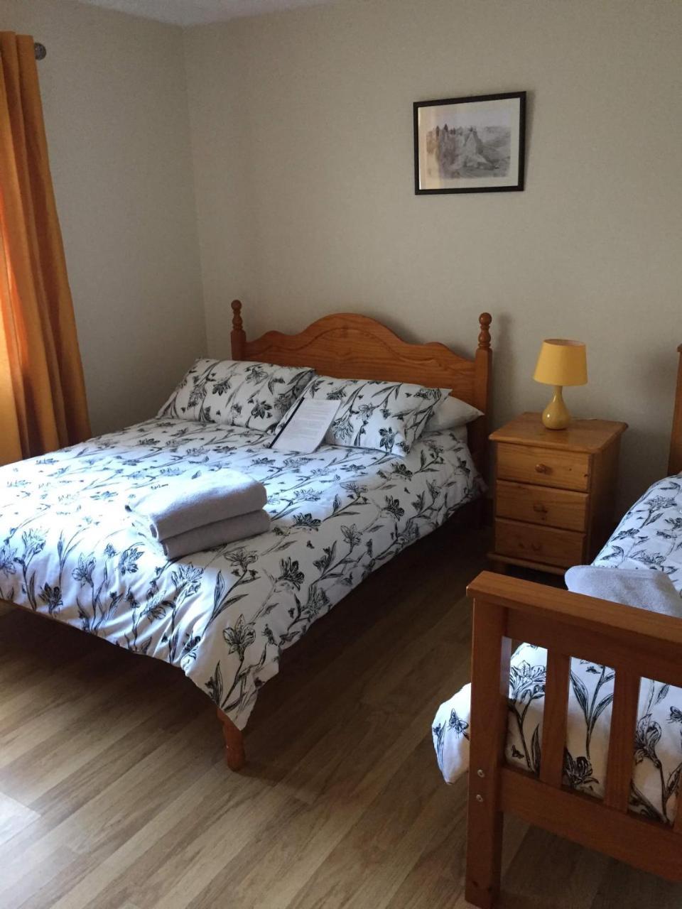 Tara House Bed & Breakfast บัลลีคาสเซิล ภายนอก รูปภาพ